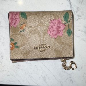 Coach wallet in signature canvas with flower print